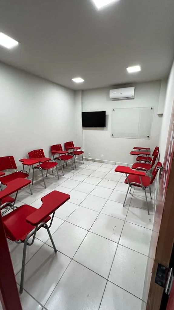 Sala de aula da YES! Idiomas Cascatinha em Juiz de Fora